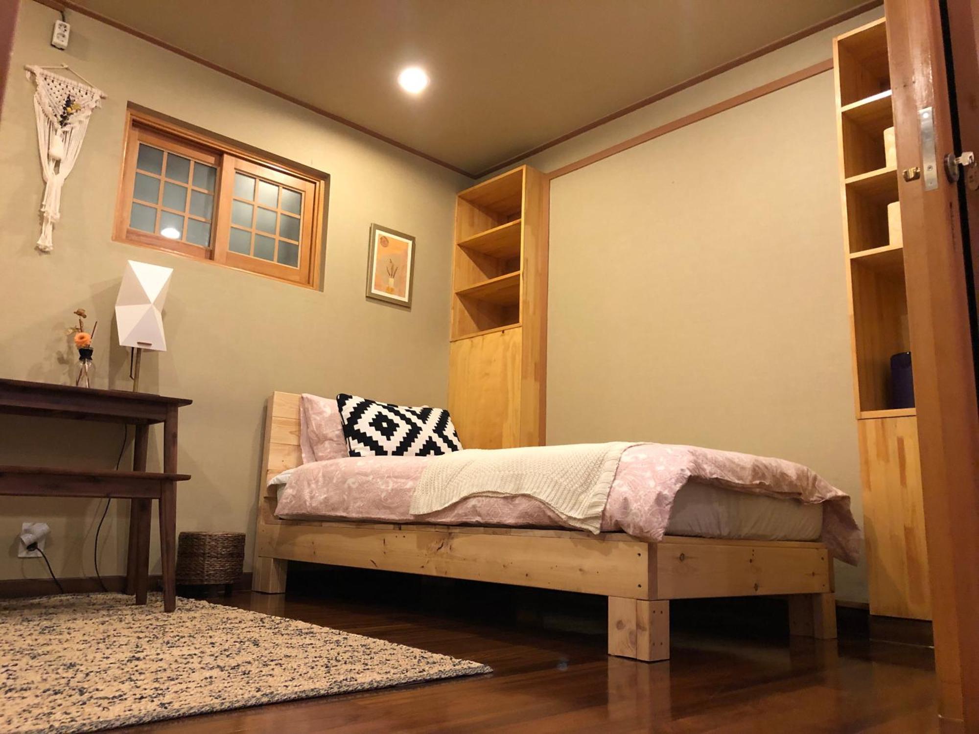 Bed & Breakfast Entire House In Hongdae
